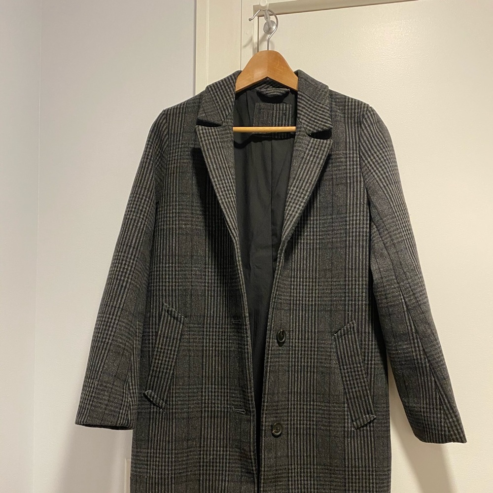 Dark grey tweed pattern knee length coat. XS